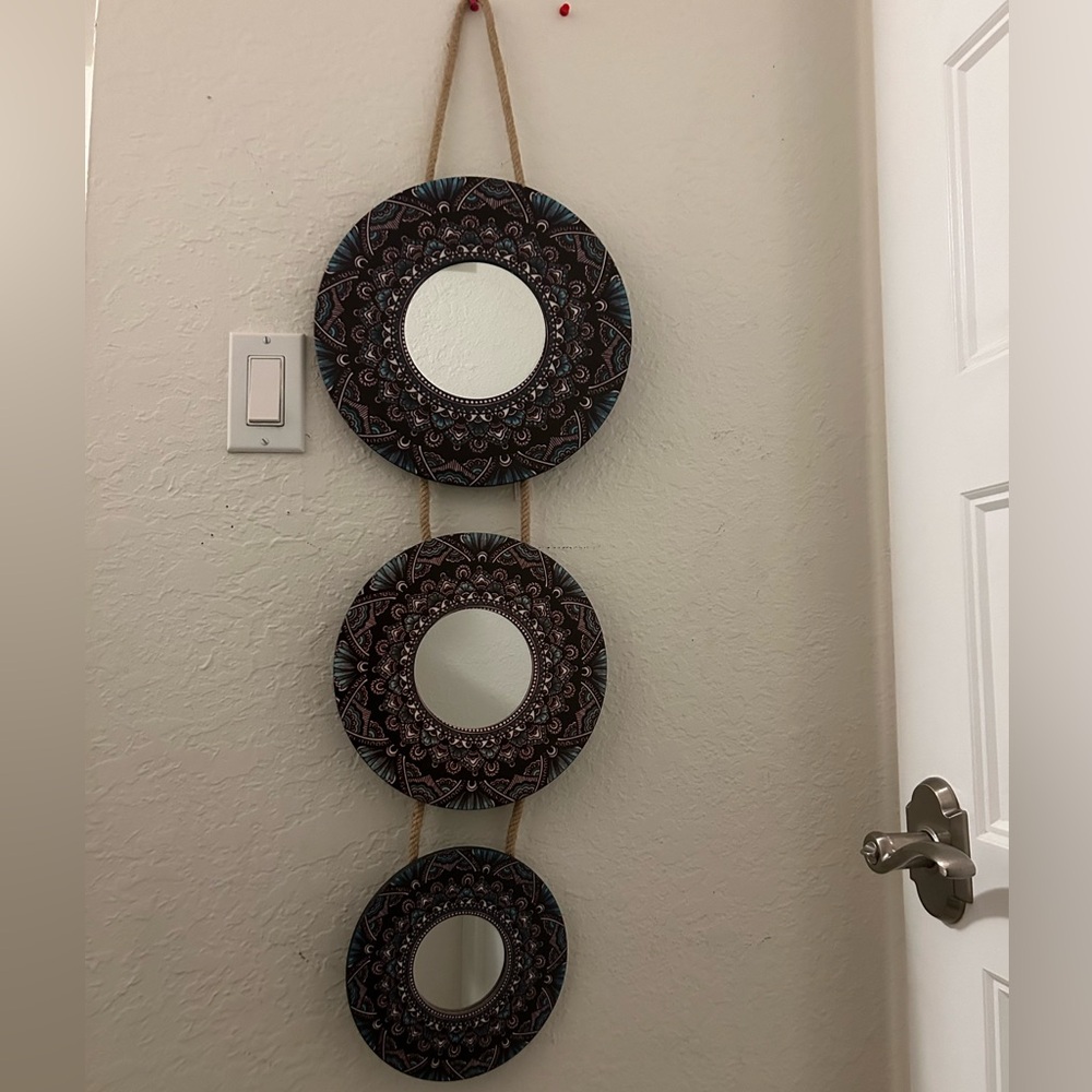 3 Dot mandala decor